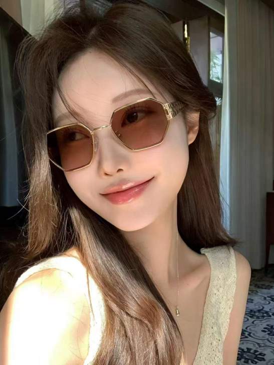 Picture of Gucci Sunglasses _SKUfw79338492fw